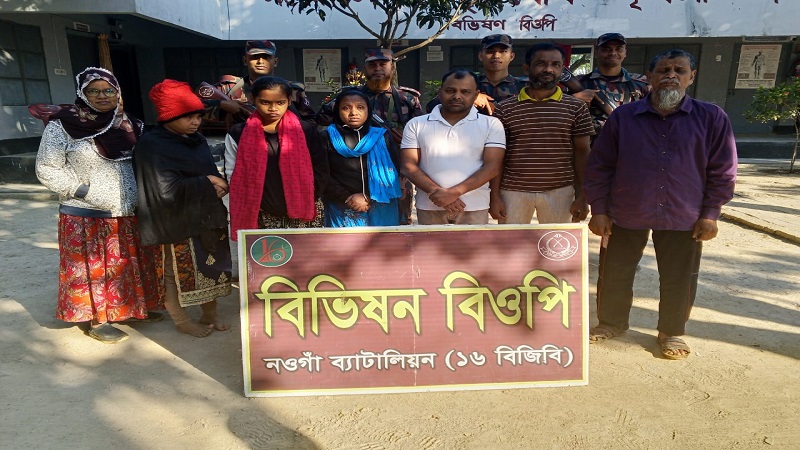গোমস্তাপুর সীমান্তে নারী,শিশুসহ ১৫ বাংলাদেশীকে বিএসএফ’র পুশইন,পতাকা বৈঠকে বিজিবির কড়া প্রতিবাদ